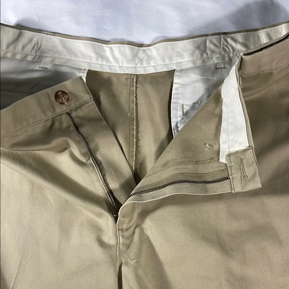 L.L. Bean mens khaki Comfort Fit flat front 8" chino shorts - size 42 - Picture 5 of 11